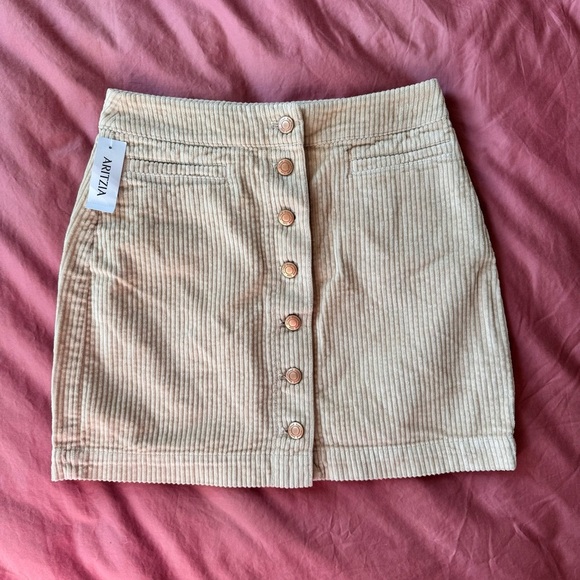 NWT Aritzia Wilfred Free Button Up Cream Corduroy Mini Skirt size 4 - Picture 1 of 4